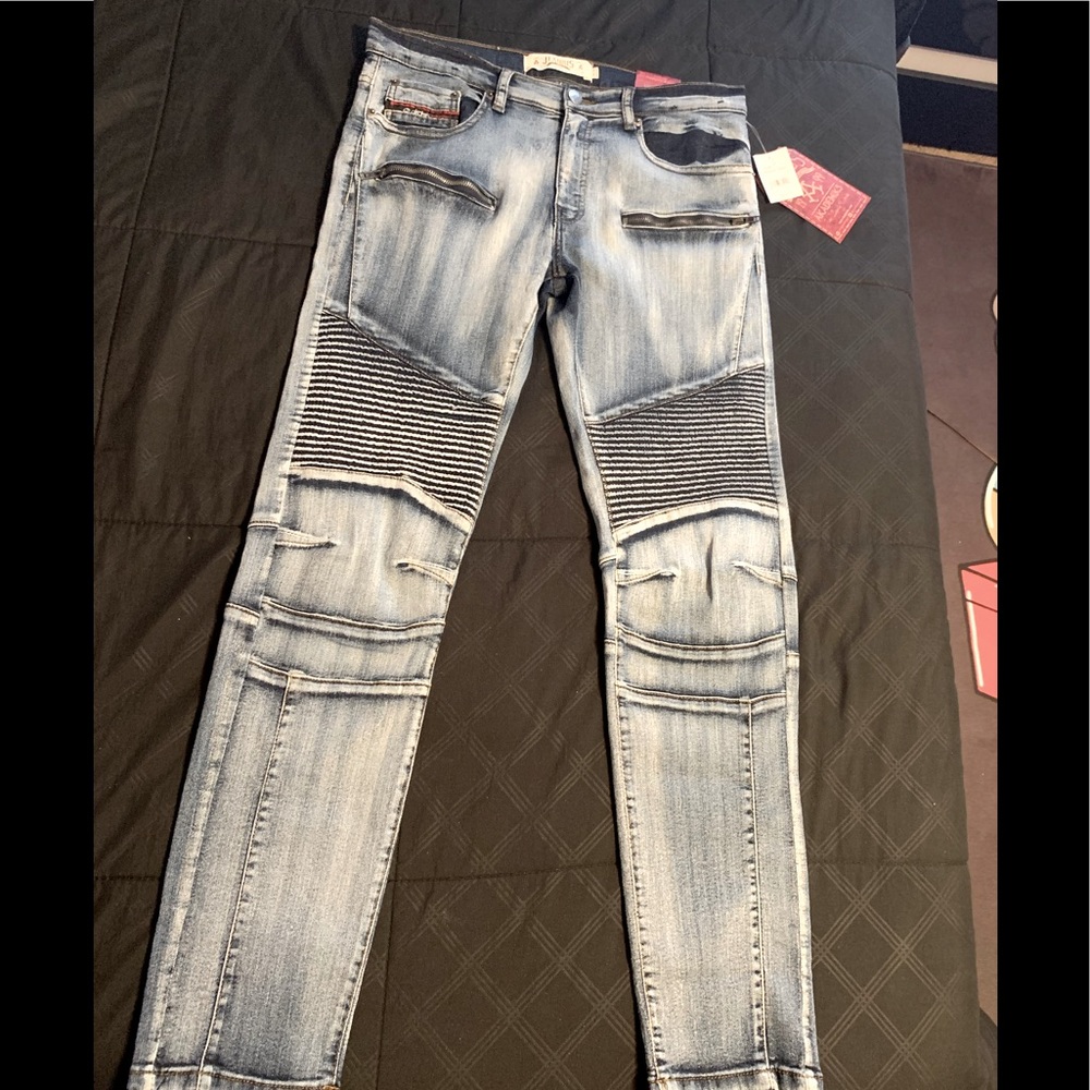 Men’s Akademiks Jeans. Brand New w/ tags.